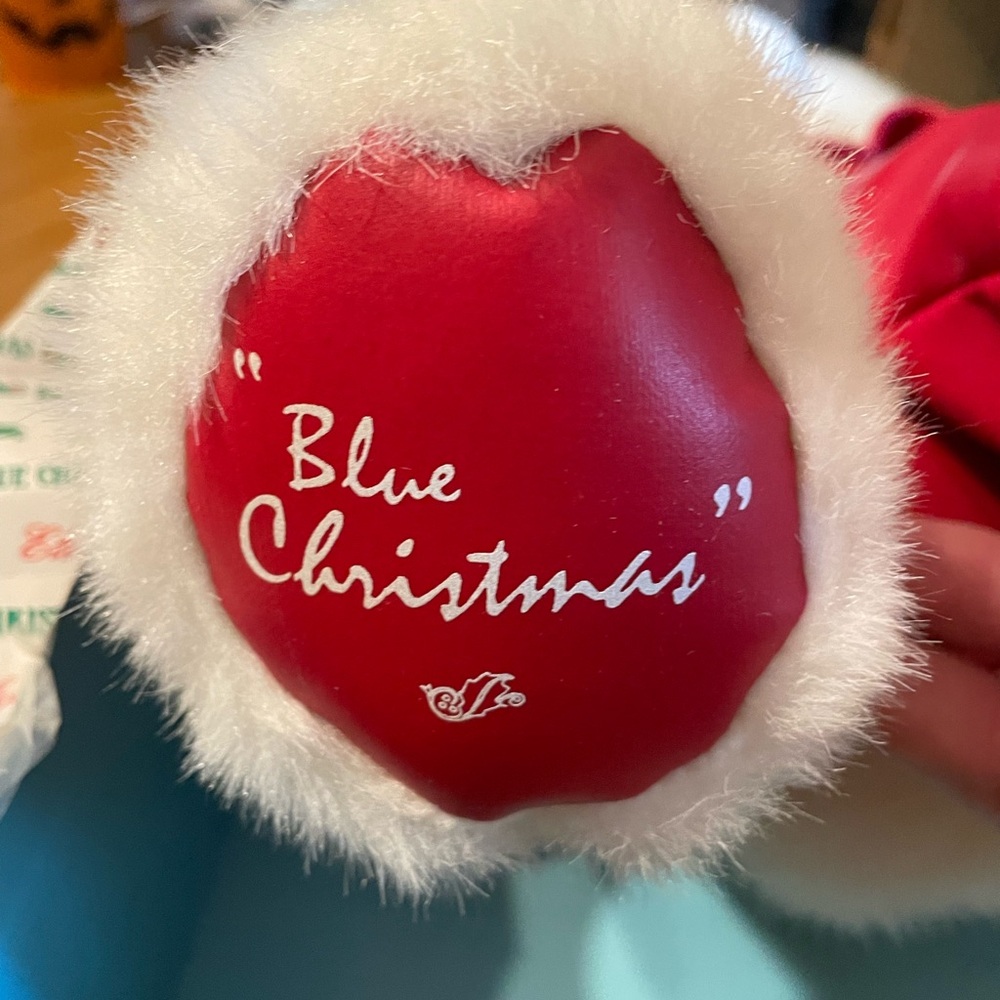 Elvis Presley Limited Edition Stuffed Plush Teddy Bear sings Blue Christmas 1994